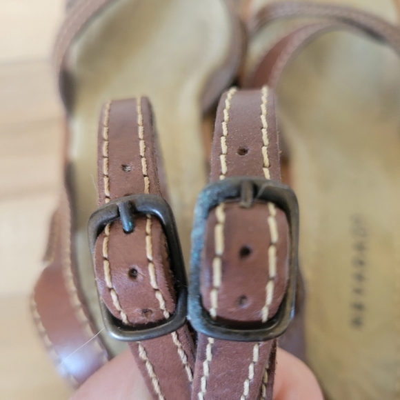 Vintage Square Toe Wood-look Donut Hole Wedge Sandal - Picture 8 of 8